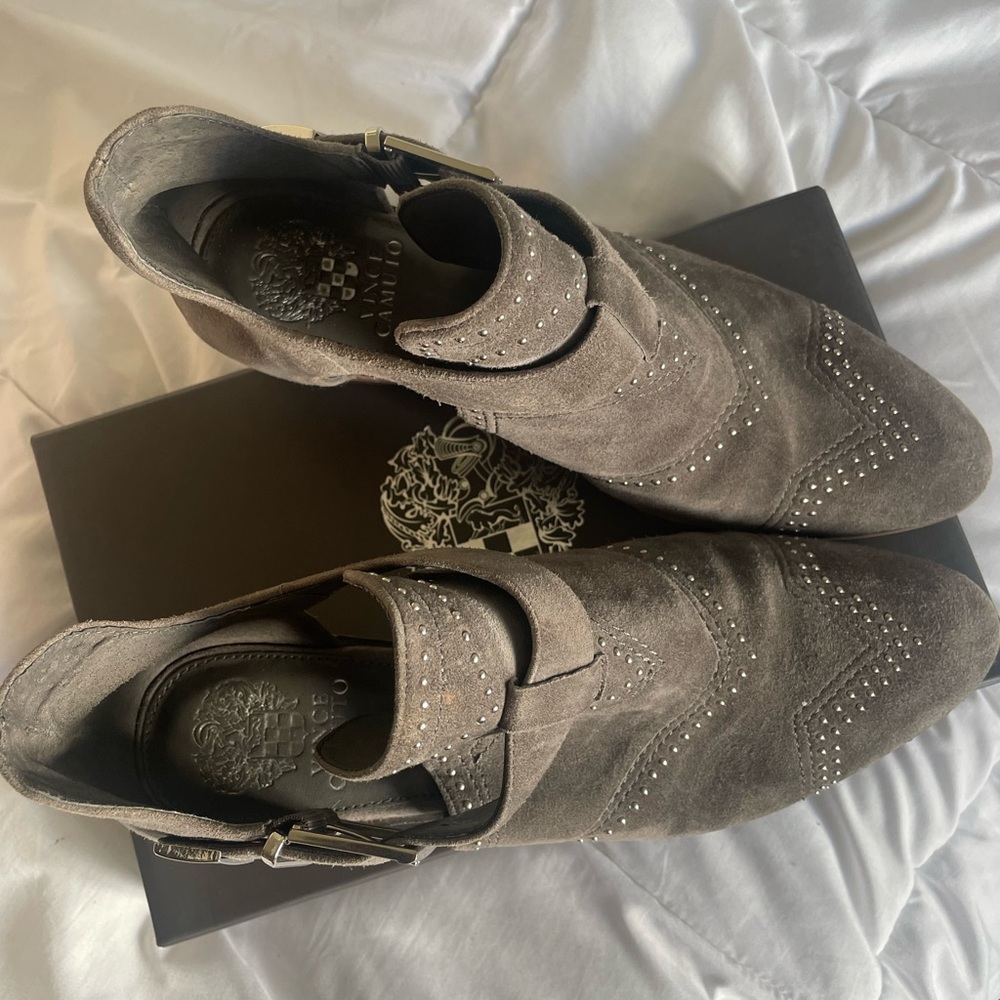 Vince Camuto Raina Studded Ankle Boots Size 9